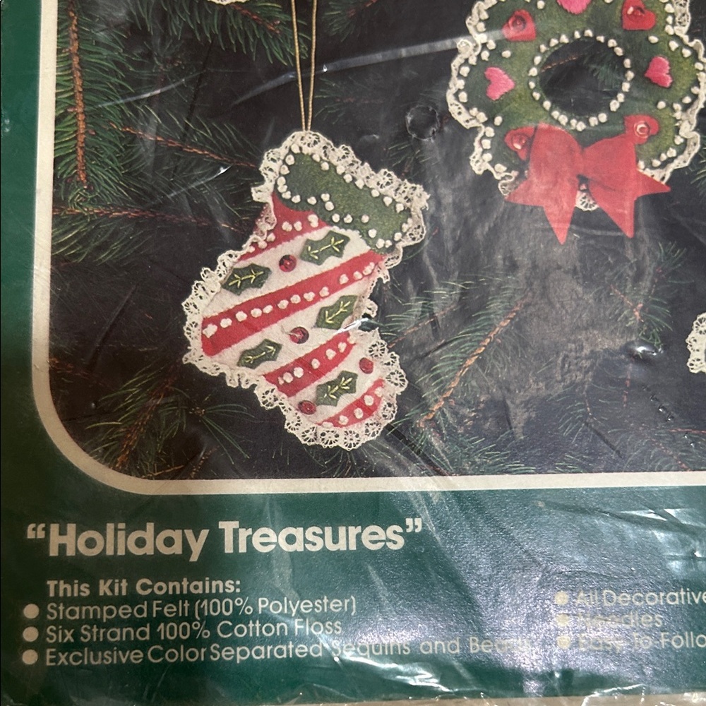 Bucilla Holiday Treasures Felt Ornaments - Red, Green, White-i’m - Picture 5 of 11